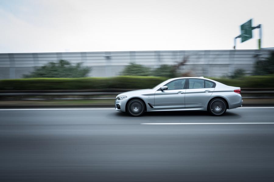  BMW 540i Sedan M Sport (G30) 2017 года  (JP) (фото 7 из 21)